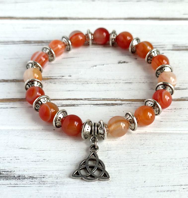 

Этнический браслет оберег с сердоликом и подвеской кельтский трискель