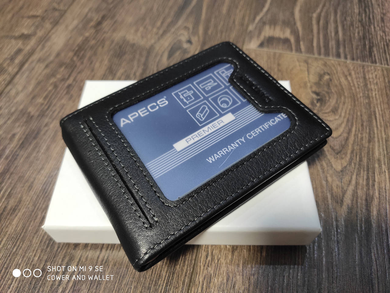 

Кожаный зажим для денег с прозрачным окном на магнитах MD Leather, Черный