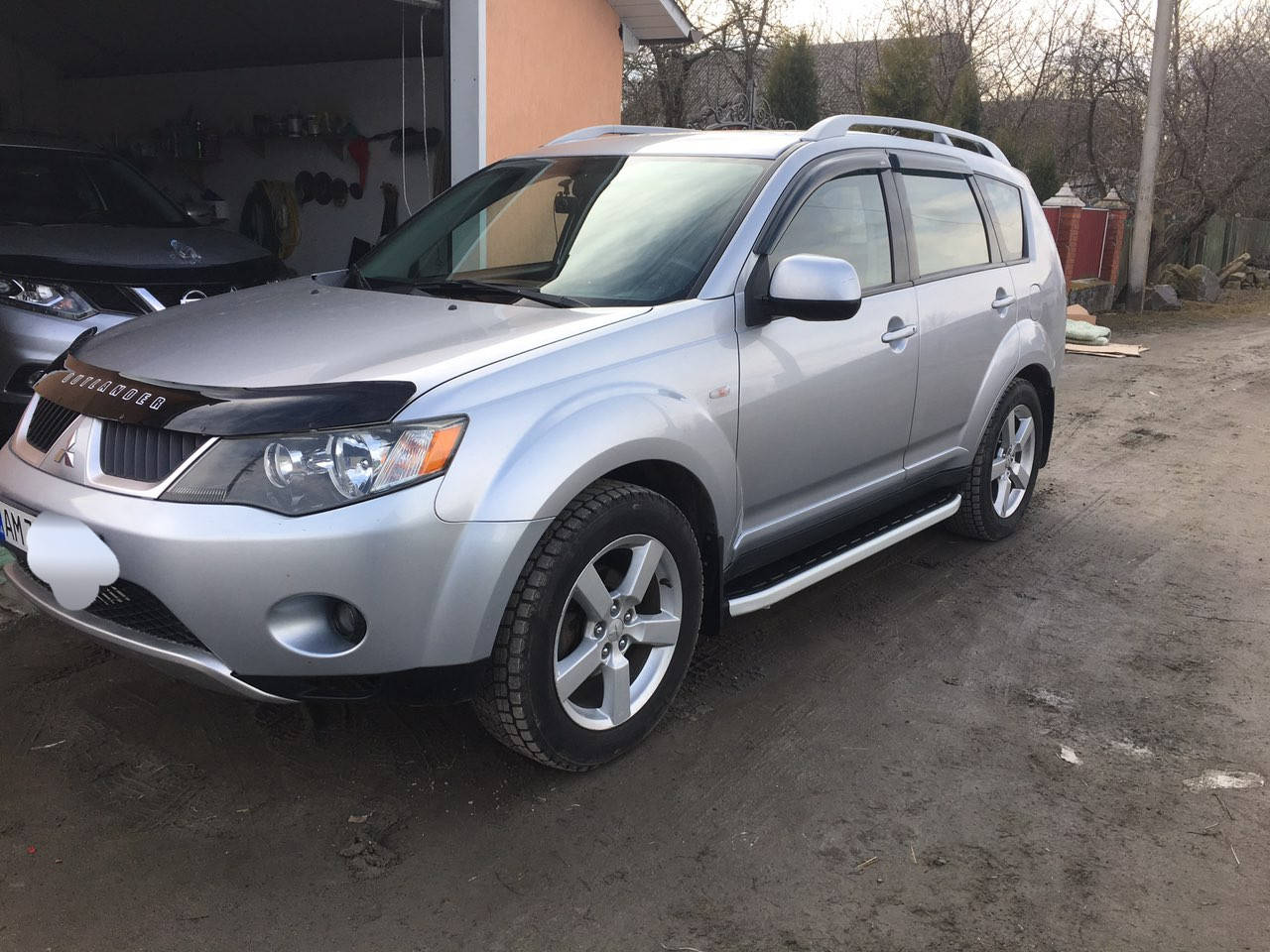 

Дефлектор капота, мухобойка Mitsubishi Outlander XL 2007-2010 VT-52