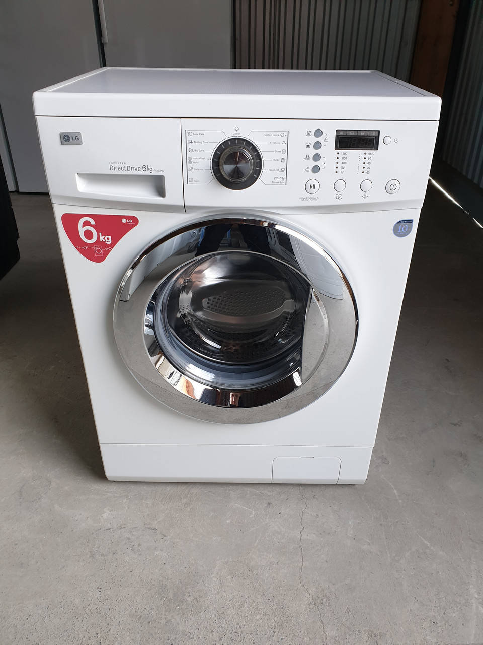 

Узкая стиральна машина LG Inverter Direct Drive 6 KG / F1222ND
