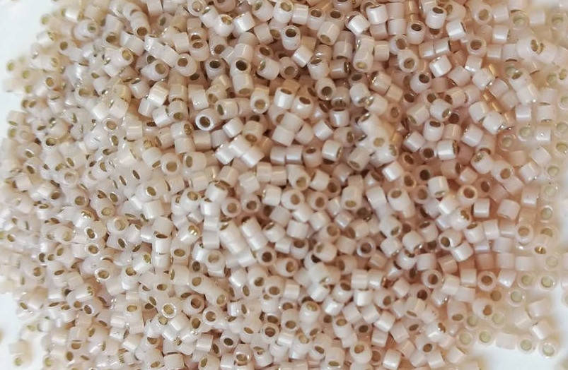 

Японський бісер Miyuki Delica 11/0 DB1452 S/L Pale Peach Opal