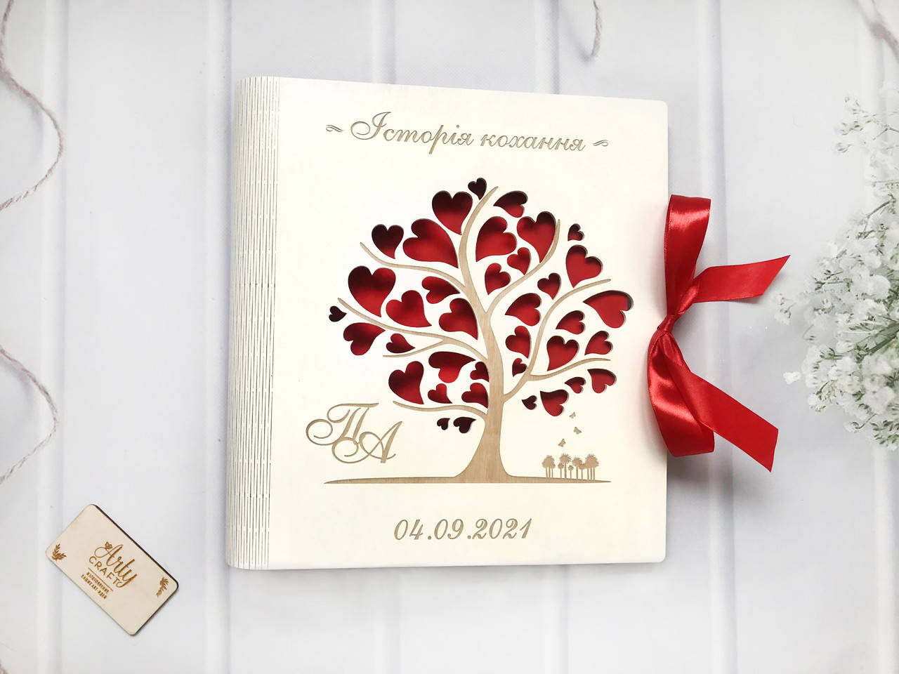 

Фотоальбом "История любви" с инициалами и датой в деревянной обложке с калькой (листы 31х25 см) Белый