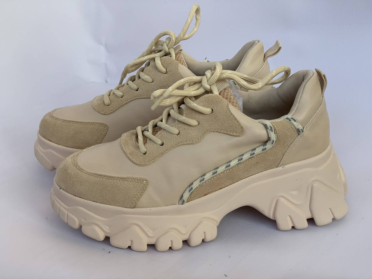 

Женские кроссовки на платформе бежевого цвета, В НАЛИЧИИ 39 РАЗМЕР, Бежевый