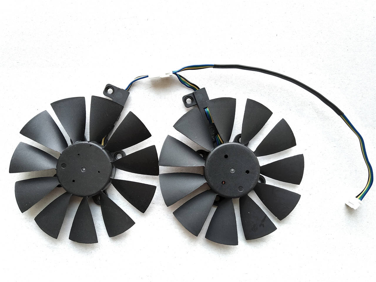 

Вентилятор Everflow для видеокарты ASUS T129215BU (T129215SU PLD09210S12HH) комплект 2 шт (№119.21)