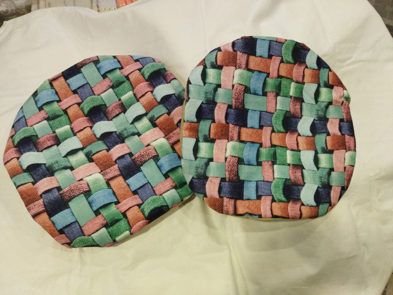 

ЧЕХЛЫ НА РЕЗИНКЕ С ПОРОЛОНОМ ДЛЯ ТАБУРЕТА