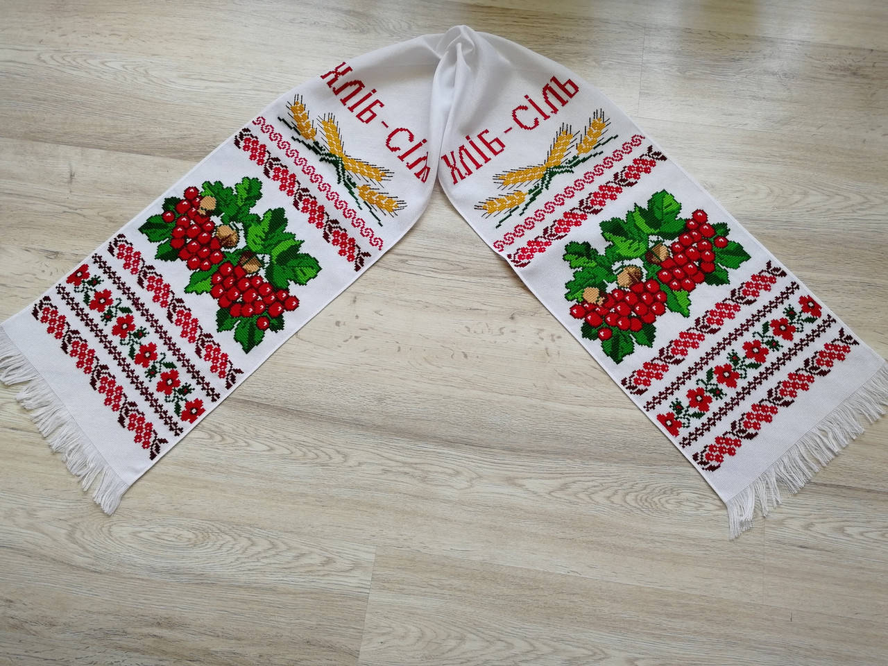 

Весільний рушничок 2м на 34 см