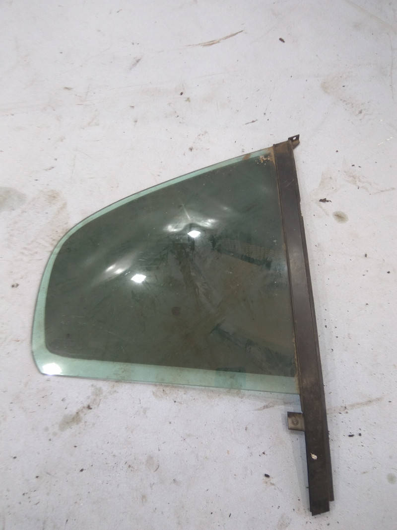 

Форточка двери задняя Skoda Octavia Право Зад