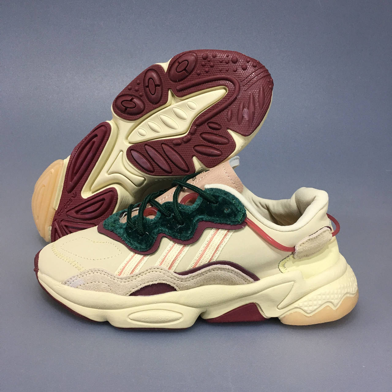 

Кроссовки Adidas Ozweego женские
