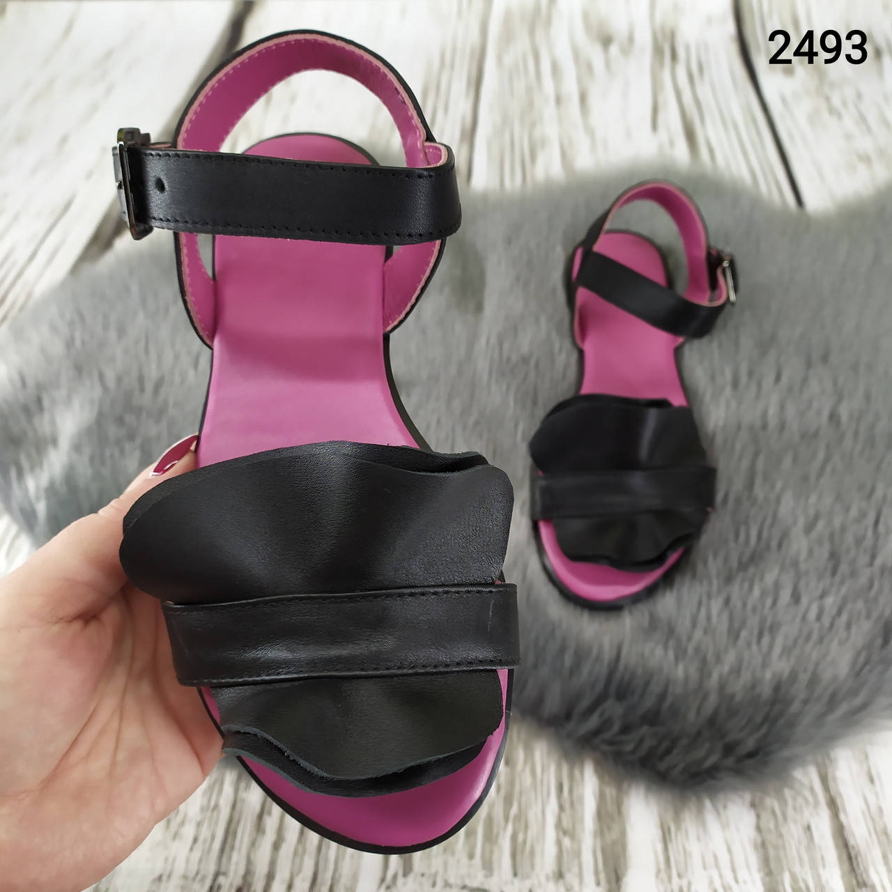 

Женские нарядные босоножки черные с воланом натуральная кожа на низкой подошве Украина