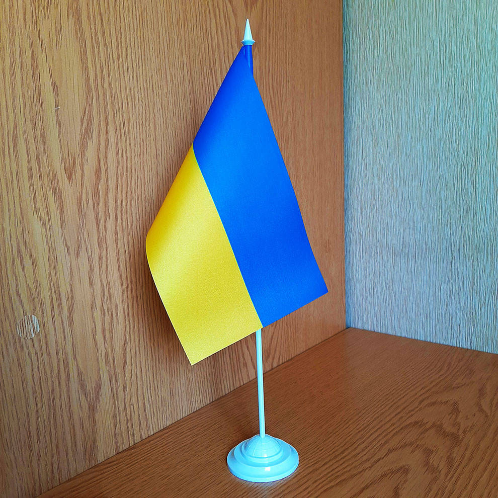 

Флаг Украины настольный на пластиковой подставке