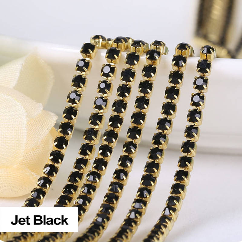 

Стразовая цепочка, цвет Jet Black, ss6 (2mm), металл золото, 1м, Черный