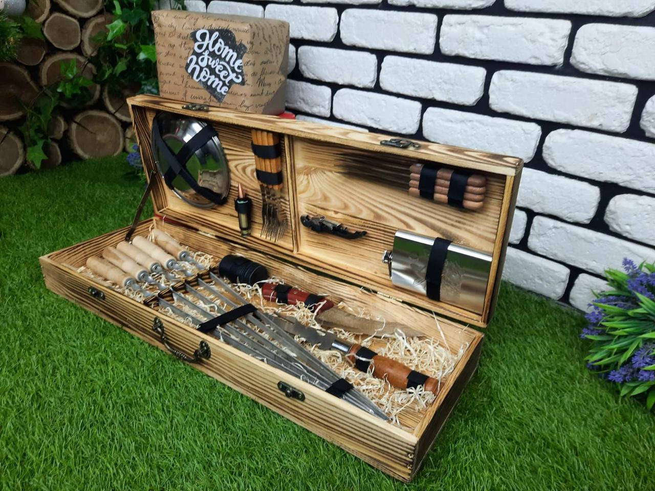 

Набор из 6 шампуров для мяса (600х10х3 мм) + комплект аксессуаров в деревянном кейсе