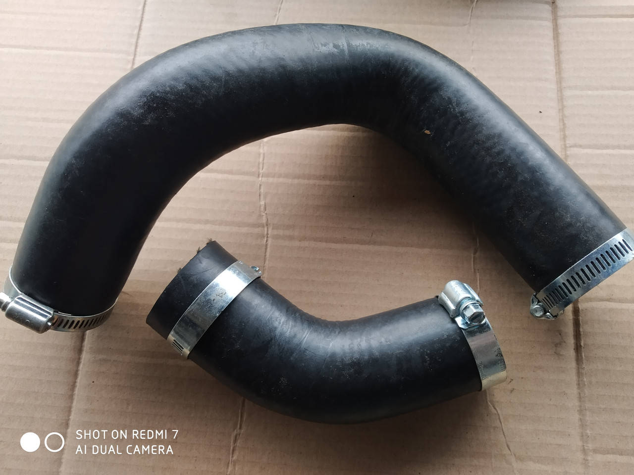 

Патрубки радиатора охлаждения с хомутами ГАЗ-53 (стар.обр.) (2шт.)