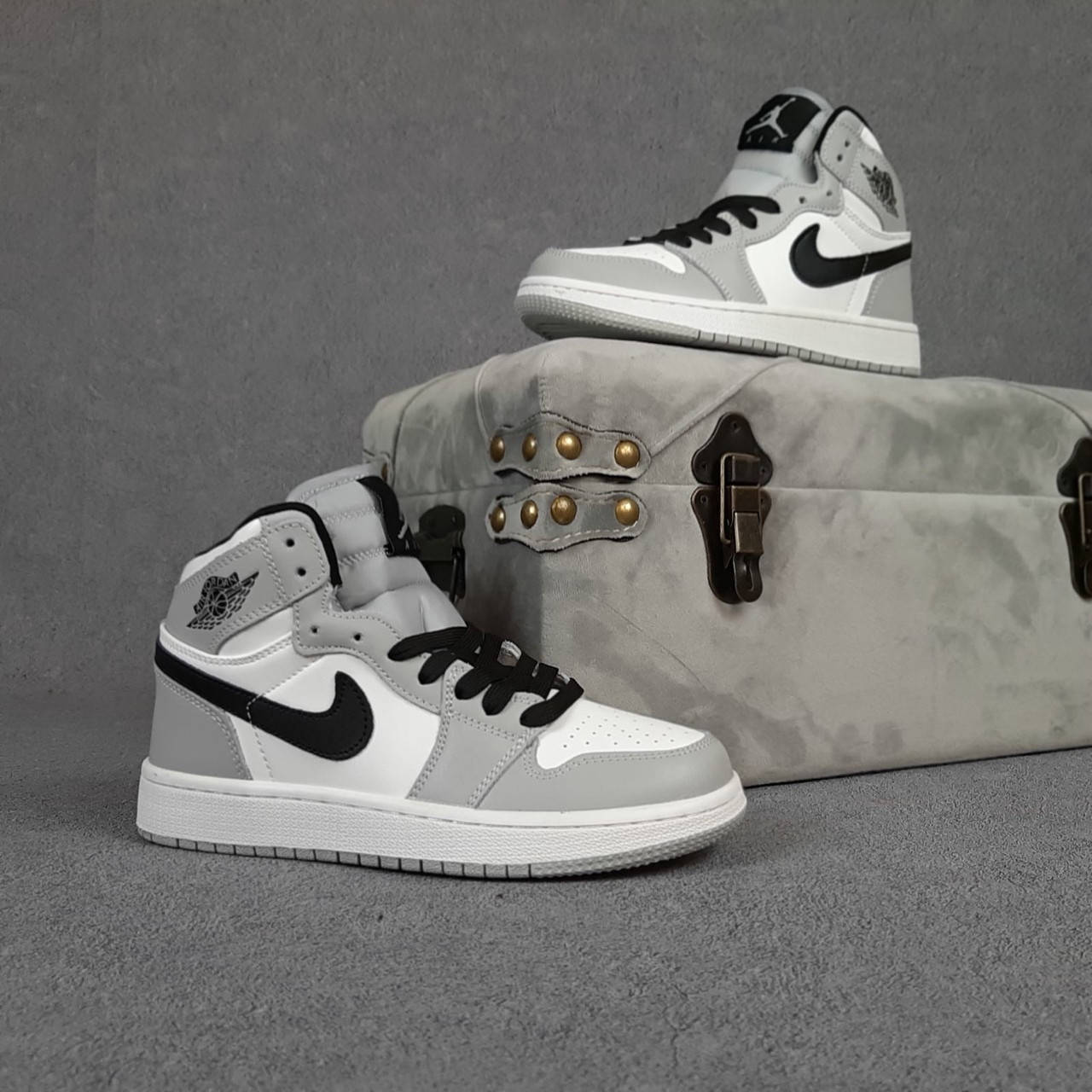 

Nike Air Jordan белые с серым женские демисезонные кроссовки.Лето/осень/весна, женские кроссовки на шнурках., Серый