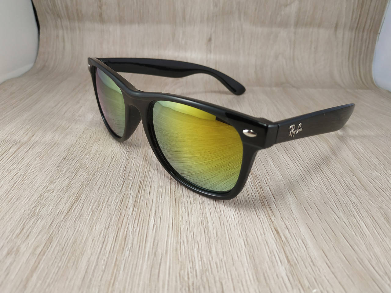 

Солнцезащитные очки Ray Ban Wayfarer - оранжевые зеркальные с черной оправой, Черный