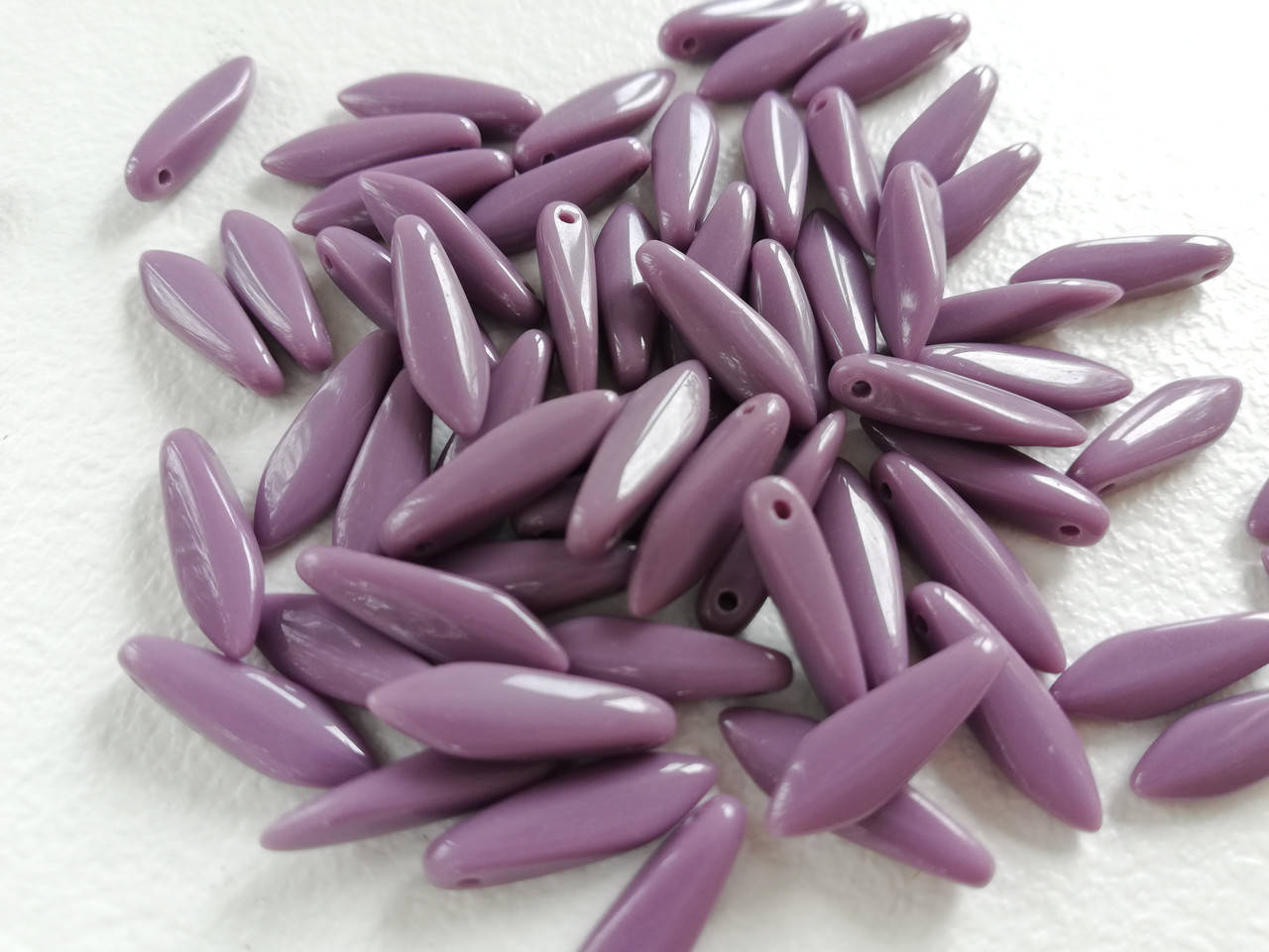 

Чеські намистини Glass Daggers 5 x 16 mm (1 отвір) Opaque Lilac