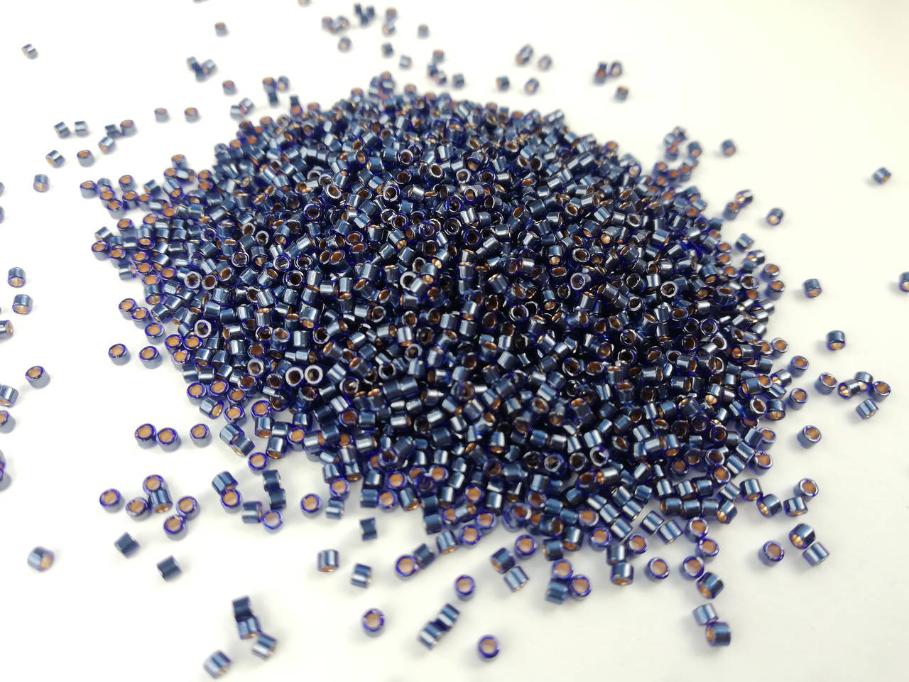 

Японський бісер Miyuki Delica 11/0 DB0278 - Lined Dark Blue Luster