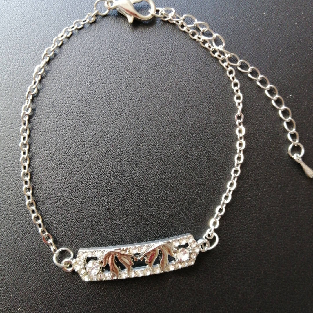 

Женский браслет застёжка-карабин серебристый из нержавеющей стали Stainless Steel с подвеской с кристаллами