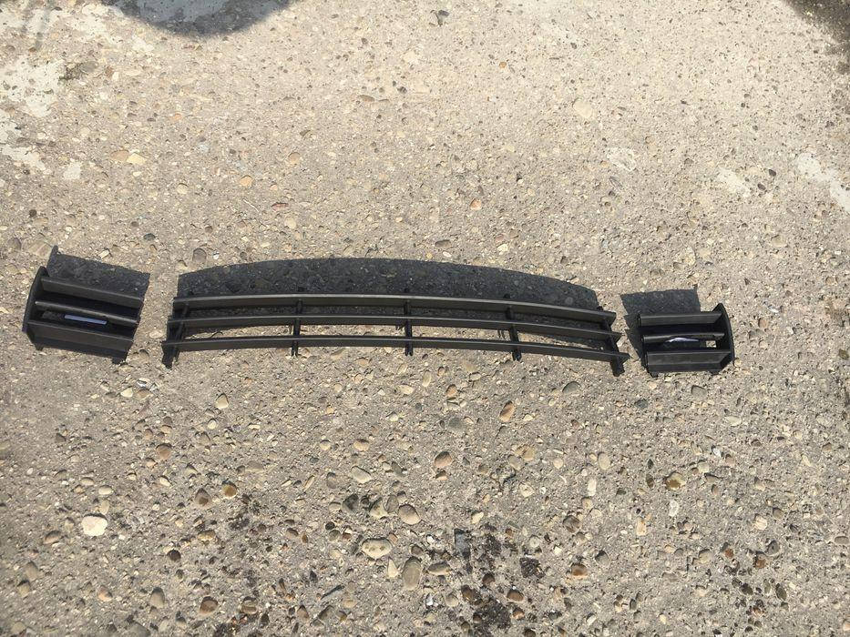 

Решітки в бампер Skoda Octavia A5 шкода октавія ліва