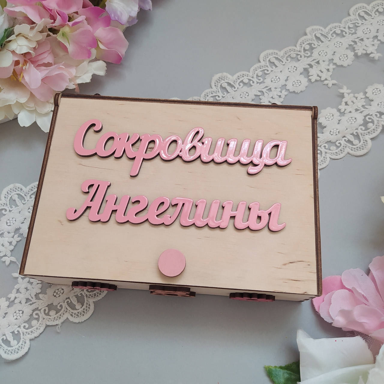 

Деревянная шкатулка, коробочка "Мамино сокровище" именная цветная, Розовый
