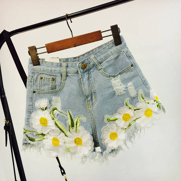 

Женские джинсовые шорты ромашка