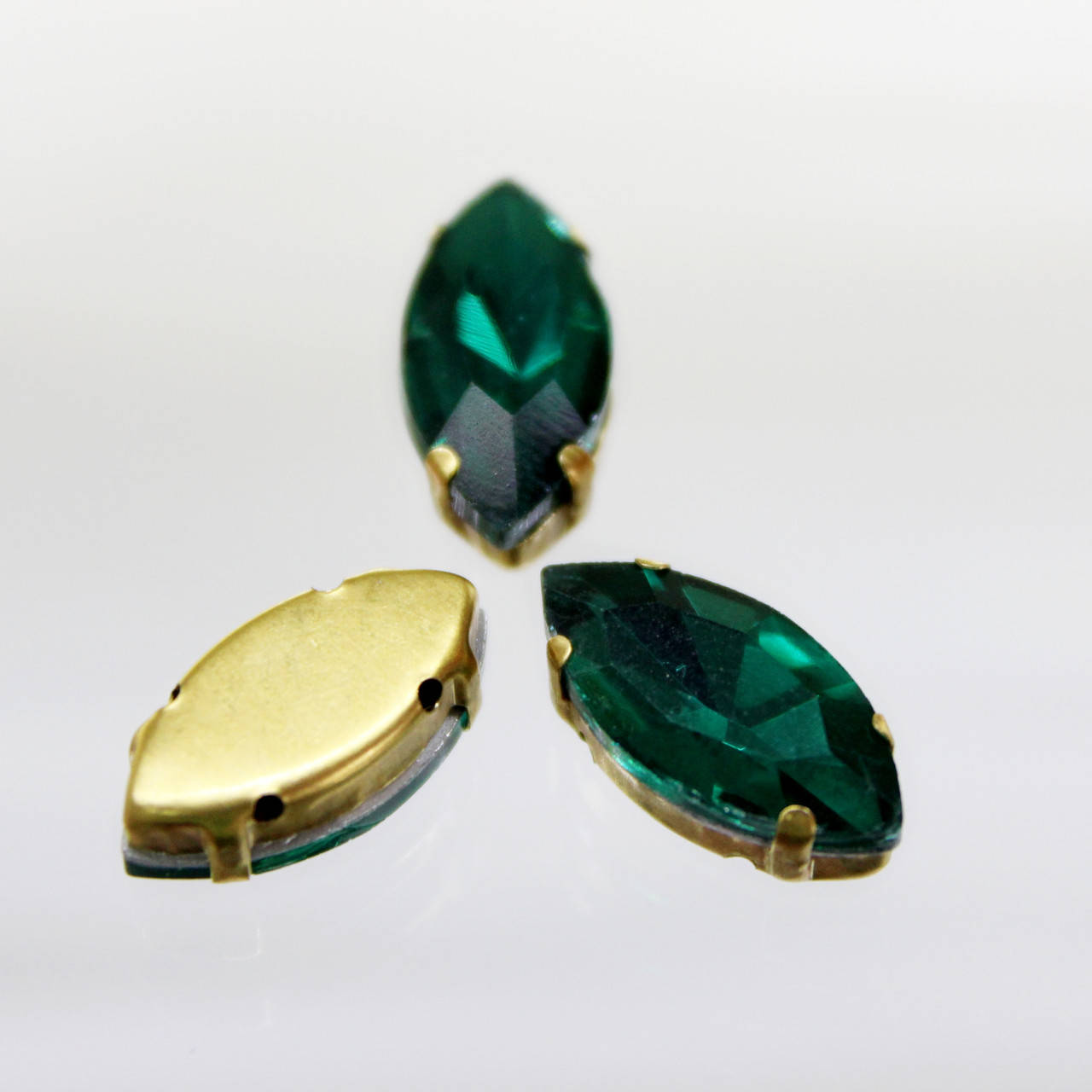 

Cтразы в золотых цапах.Лодочка 9х18мм.Green Zircon, Белый