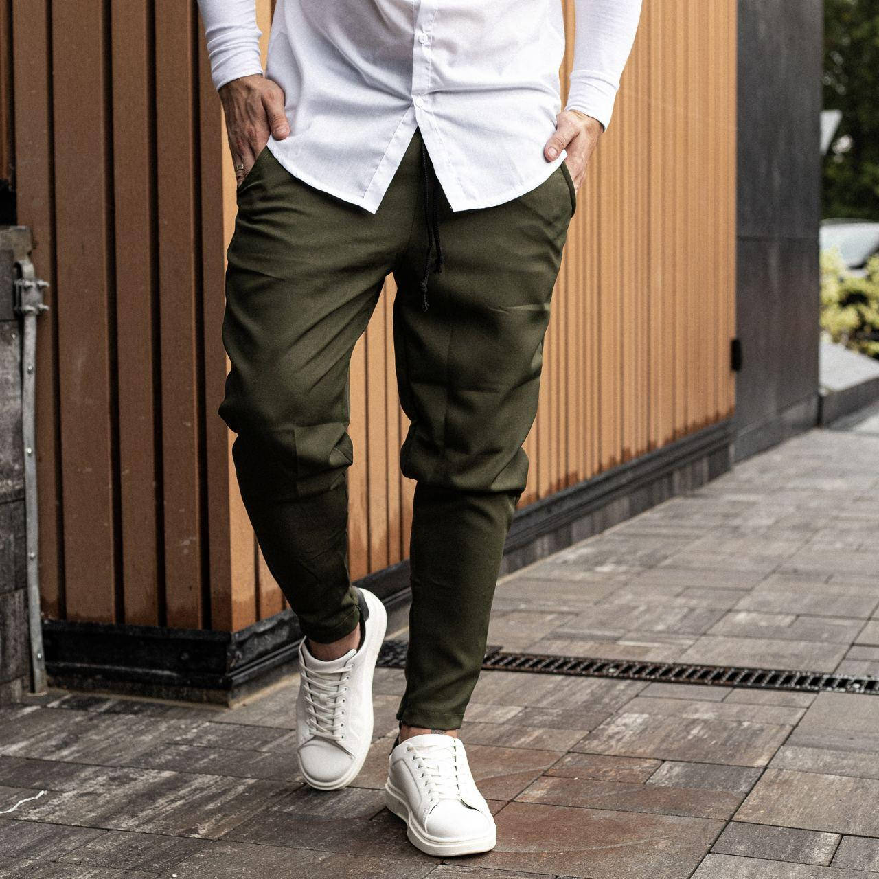 

Зауженные мужские брюки хаки