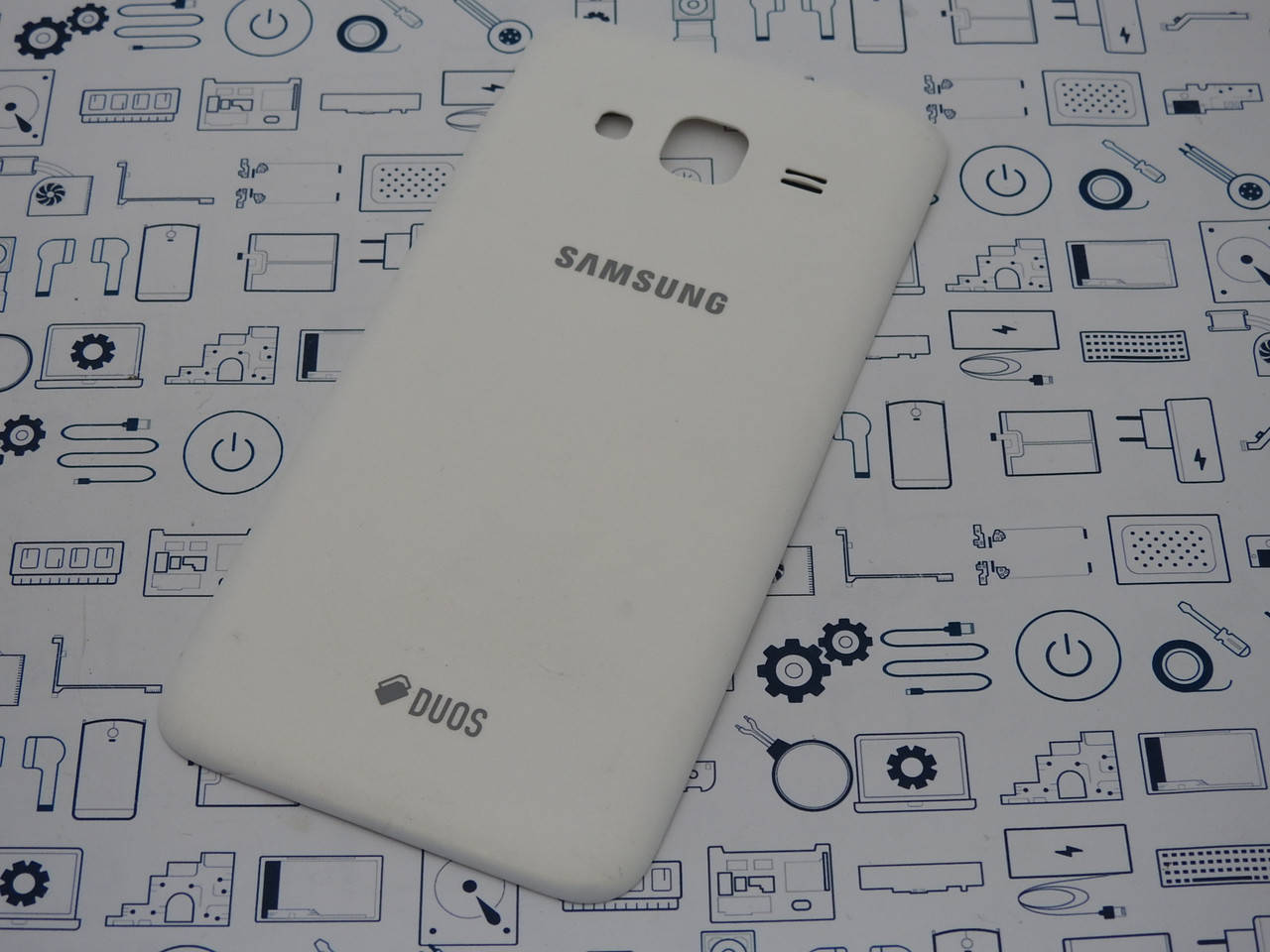 

Задняя крышка Samsung J320H Galaxy J3 Duos (2016) белый Сервисный оригинал с разборки