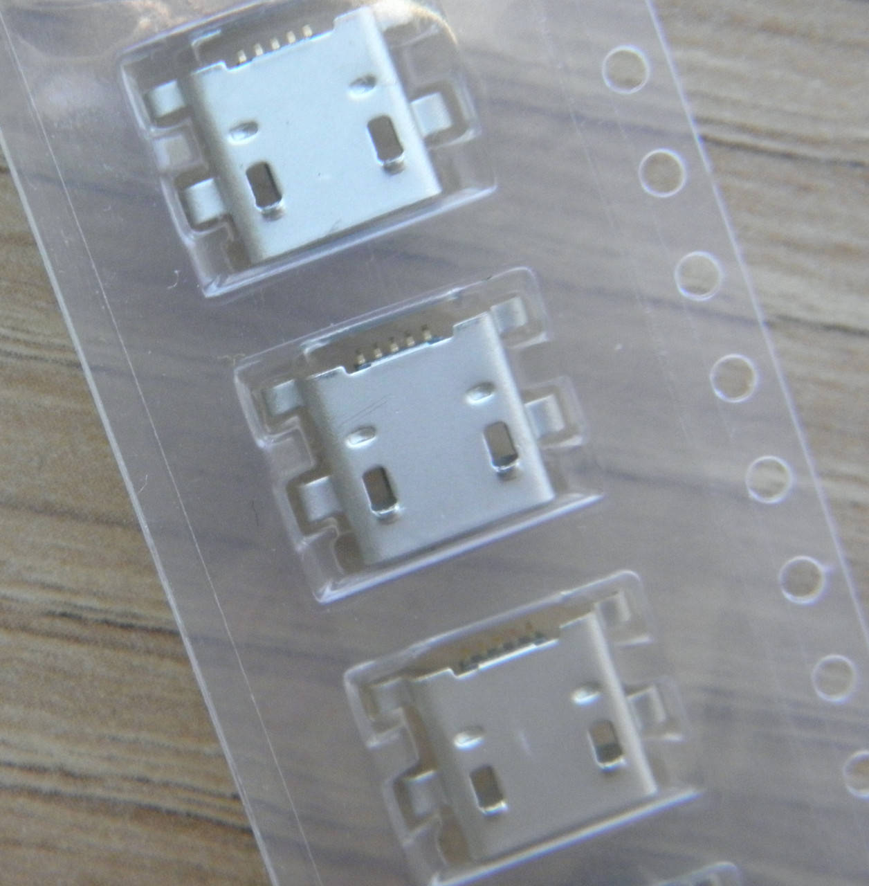 

Микро USB разъем USB-8