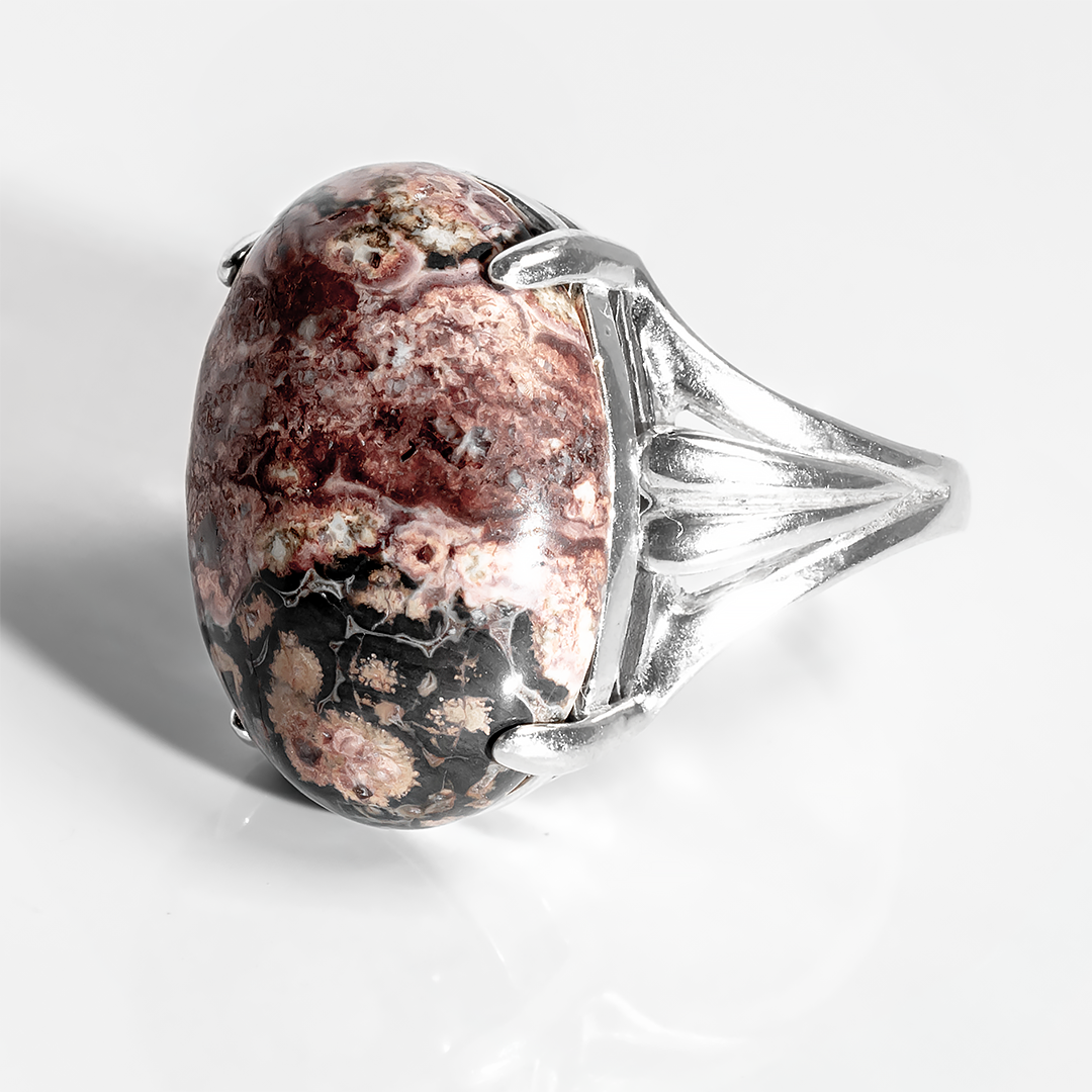 

Серебряное кольцо с яшмой Леопардовой, 20*15 мм., 1579КЯ