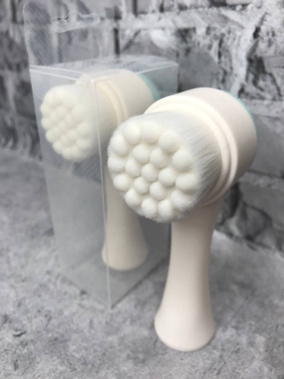 

Подвійна щітка-браш для делікатного очищення обличчя.