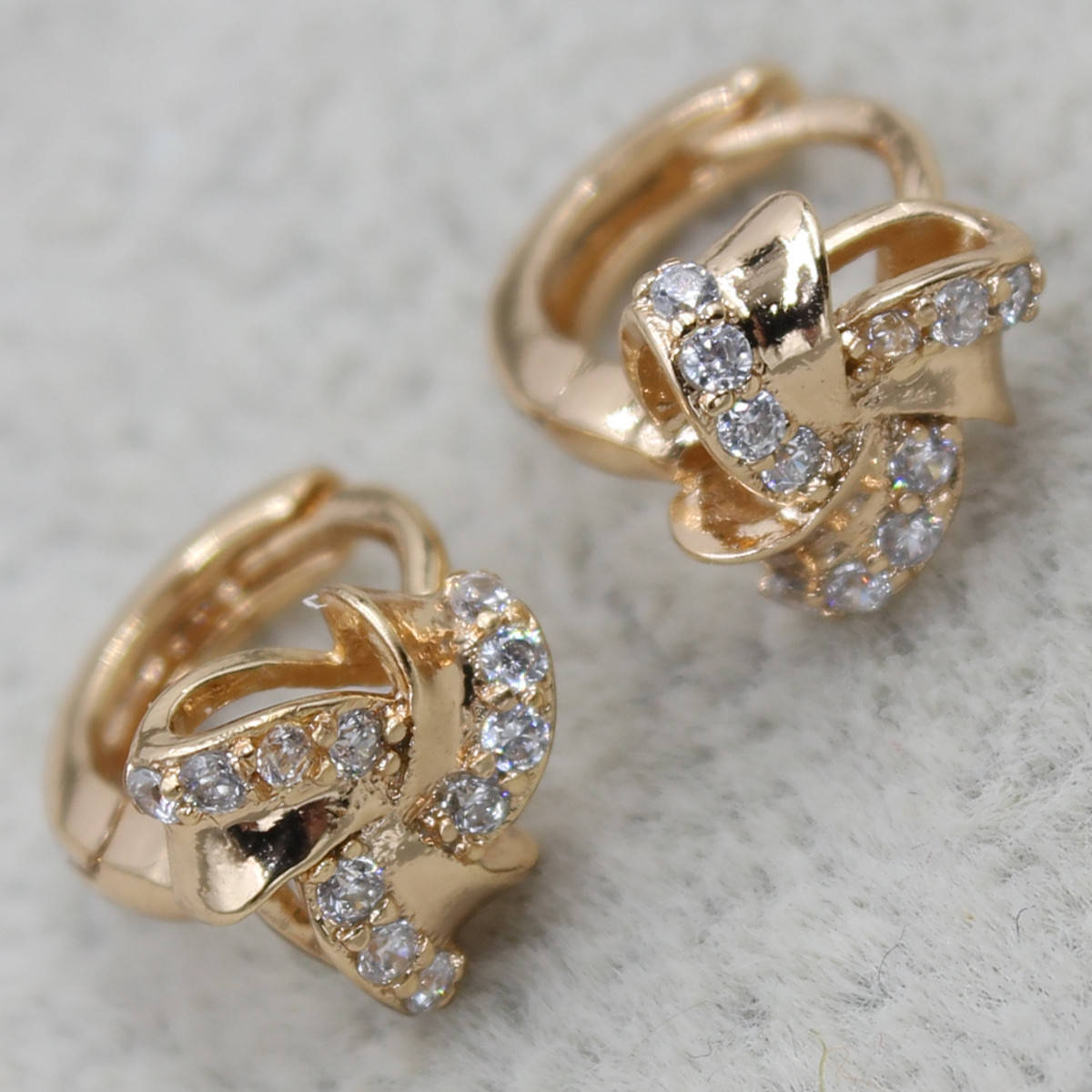 

Серёжки женские золотистого цвета Xuping Jewelry кольцо конго с камушками 18K