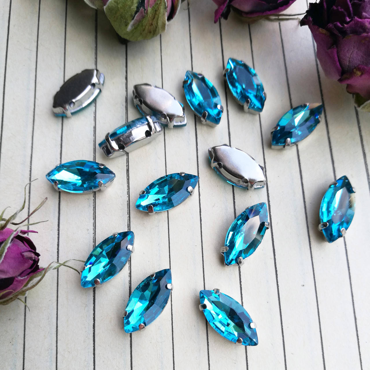 

Стрази в цапах, човник 7*15 мм, колір Aquamarine