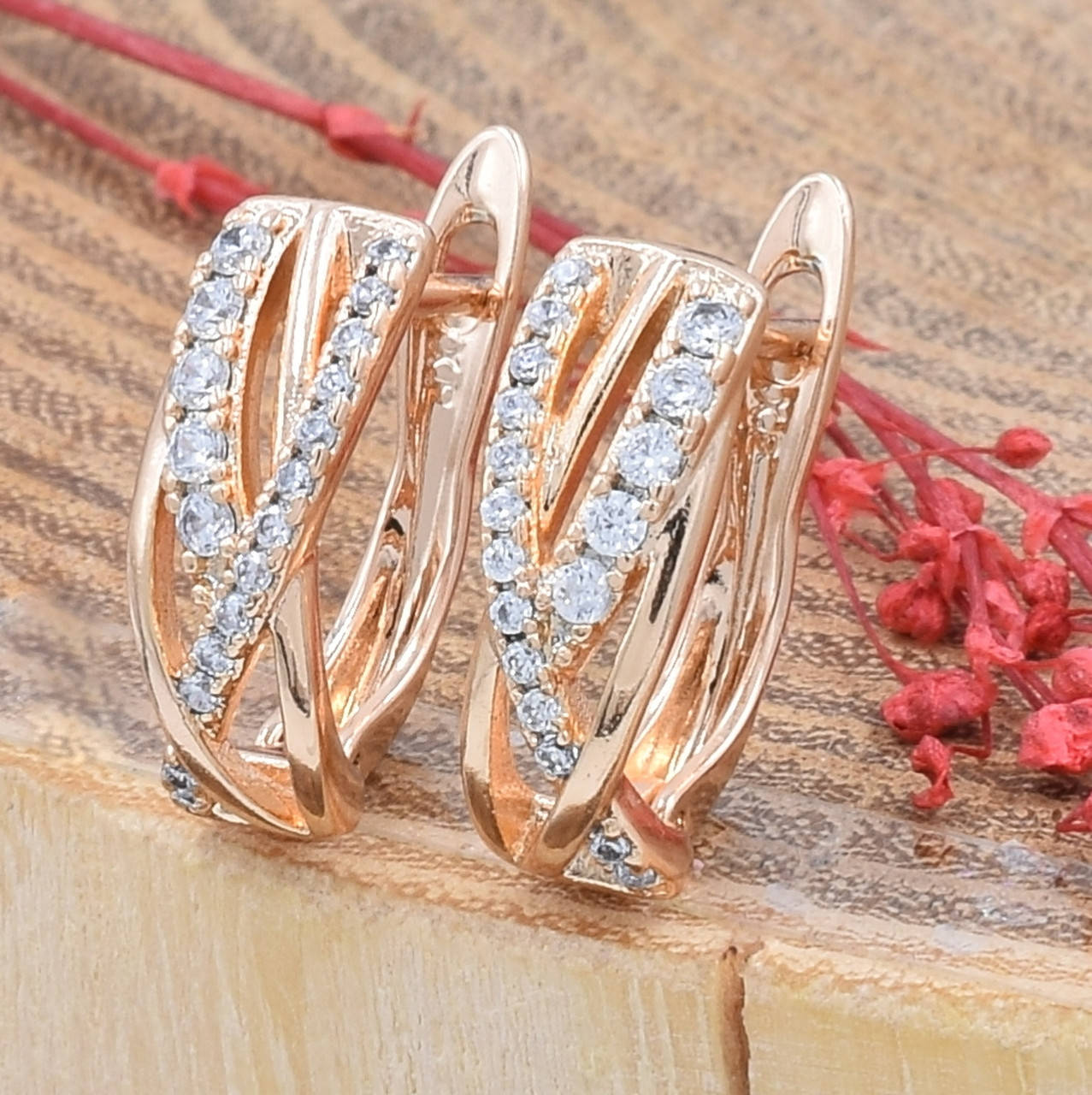 

Серьги Xuping 30454 размер 15х6 мм вес 2.3 г белые фианиты позолота 18К