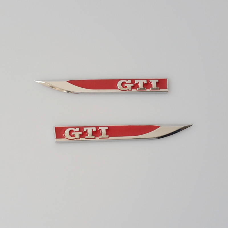

Эмблемы на крылья GTI красные