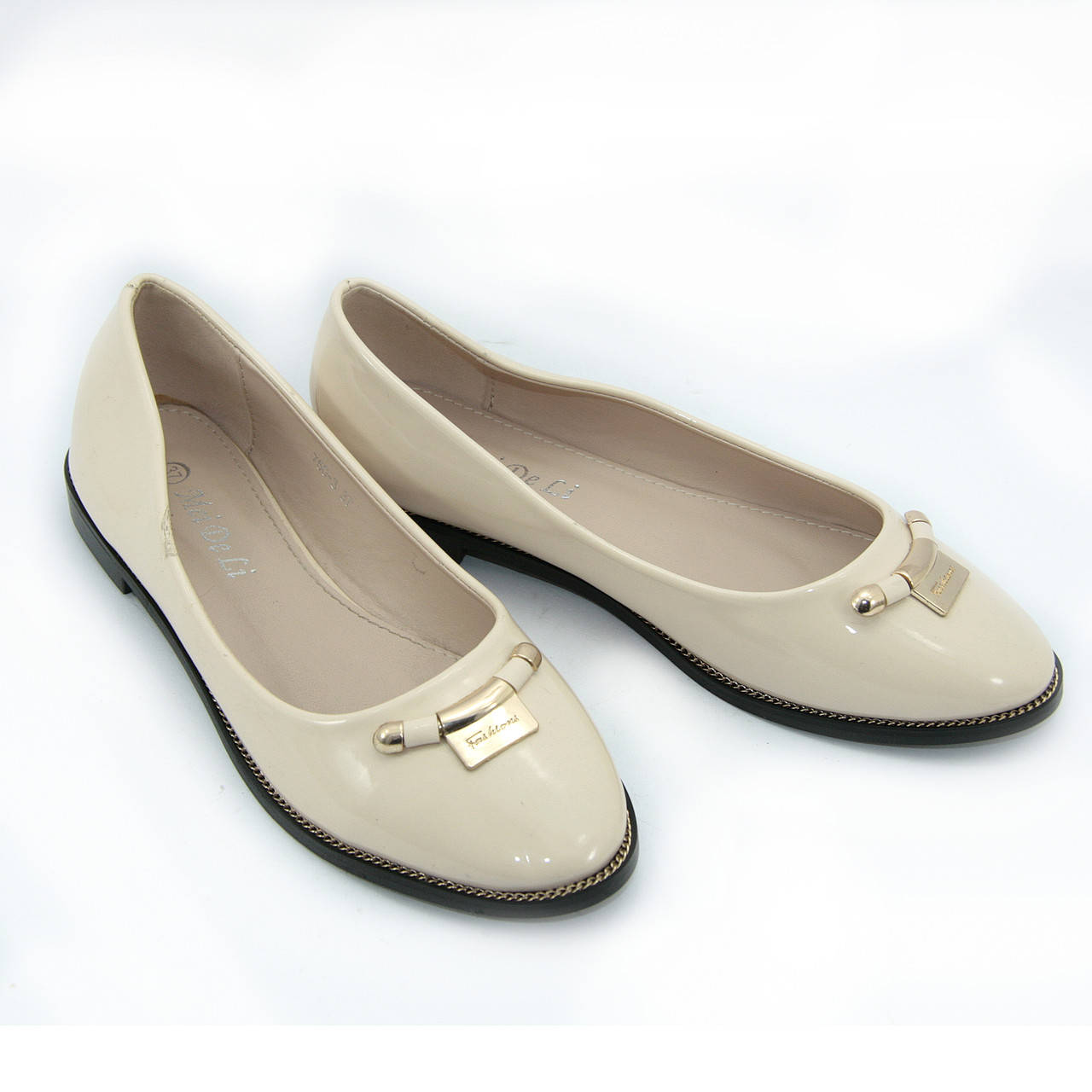 

Балетки женские бежевого цвета лак на 38 размер