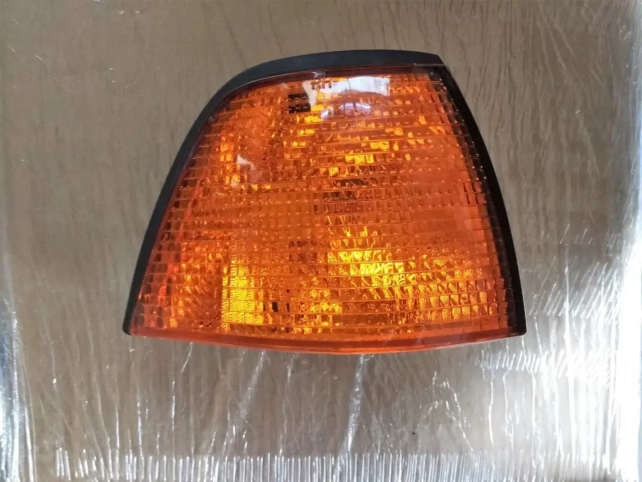 

Указатель поворота (поворотник ) ЛЕВ. ЖЕЛТ. (-ПАТРОН) BMW E36