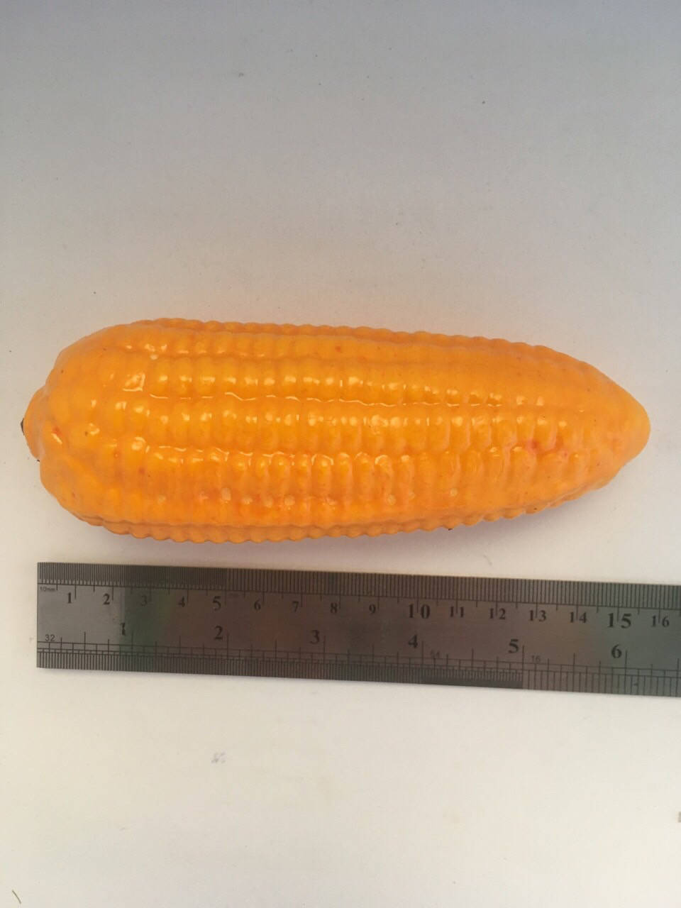 

Искусственная кукуруза. Муляж кукурузы.