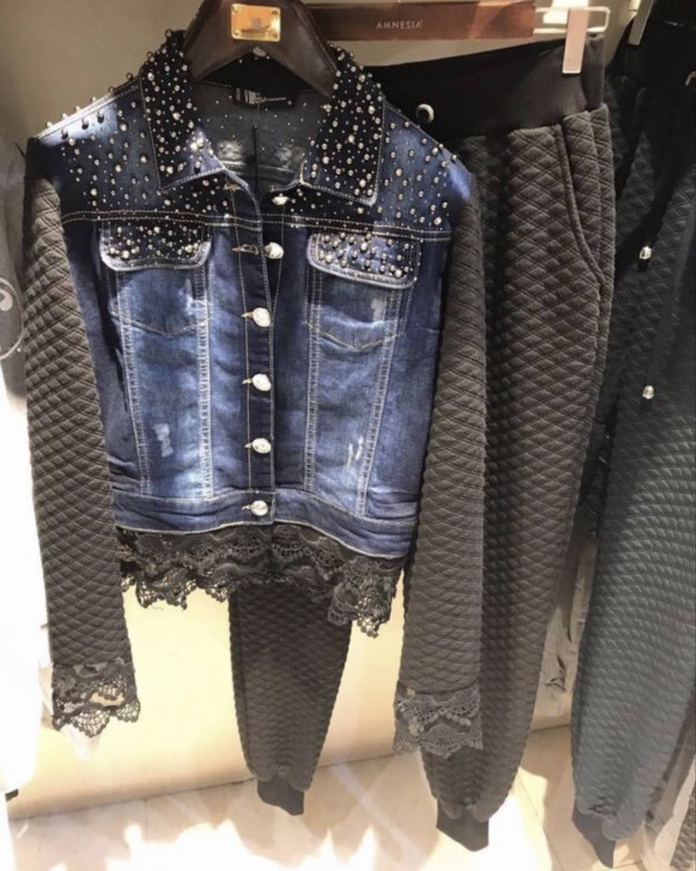 

Костюм VDP женский турецкий черный прогулочный с джинсовой курткой в стразах