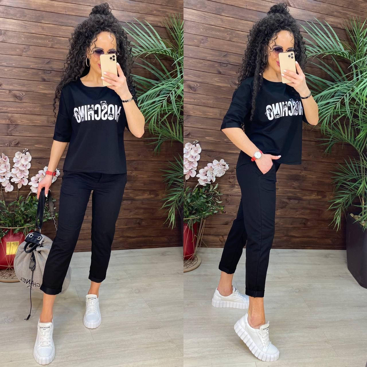 

Костюм женский летний со свободной кофтой и укороченными штанам moschino