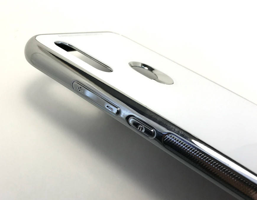 

Чехол для Xiaomi Redmi 7 накладка бампер противоударный glass Case белый