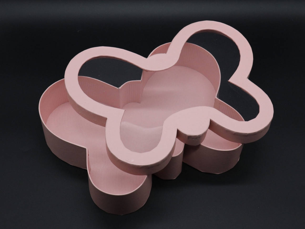 

Коробки подарочные в виде бабочки. Цвет розовый. 29х23х6см