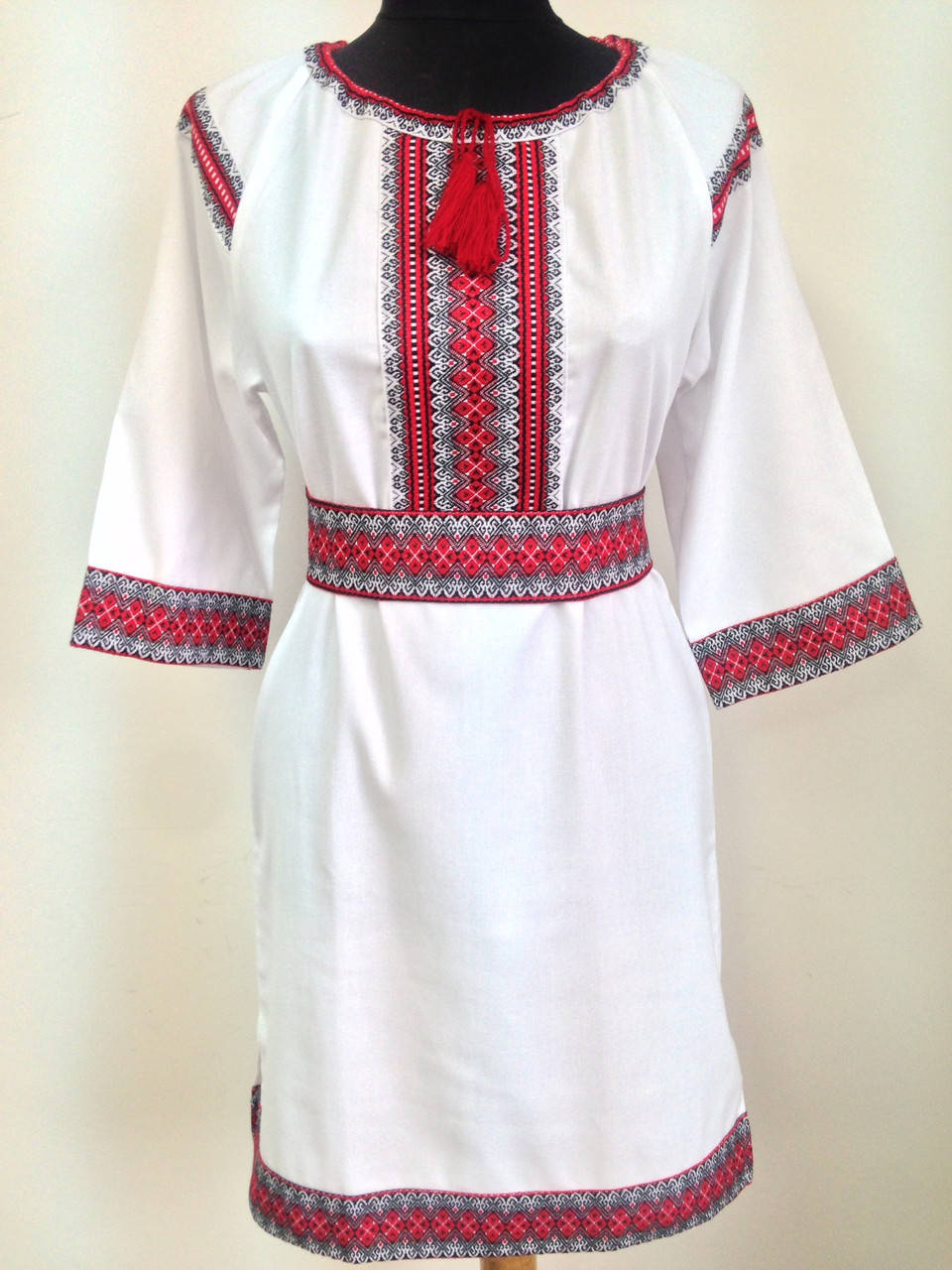 

Жіноче плаття з нашитим орнаментом білий льон, Белый