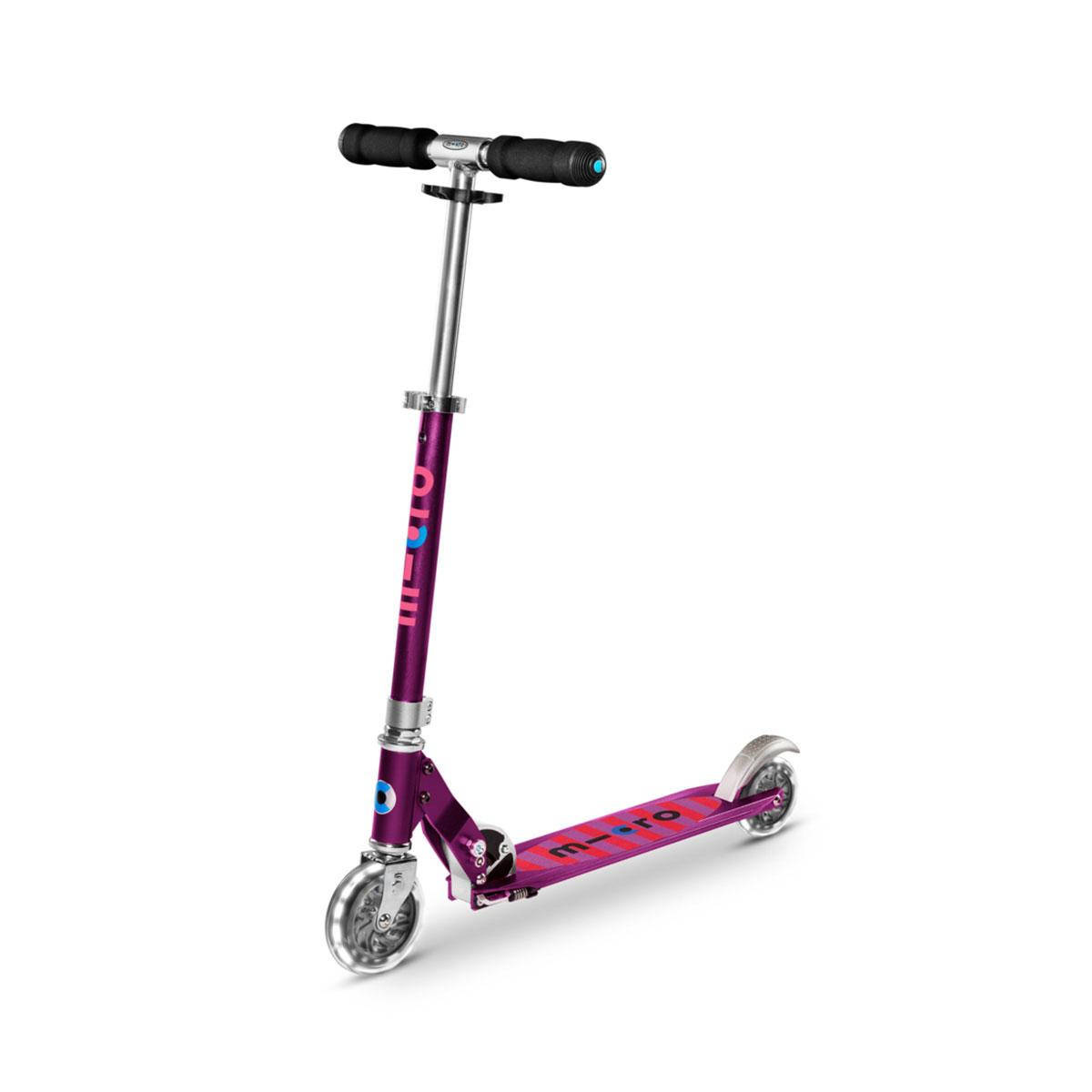 

Самокат MICRO серии "Sprite LED" – ФИОЛЕТОВЫЙ (складной, дека в полосочку, до 100 kg, 2-х колесный,