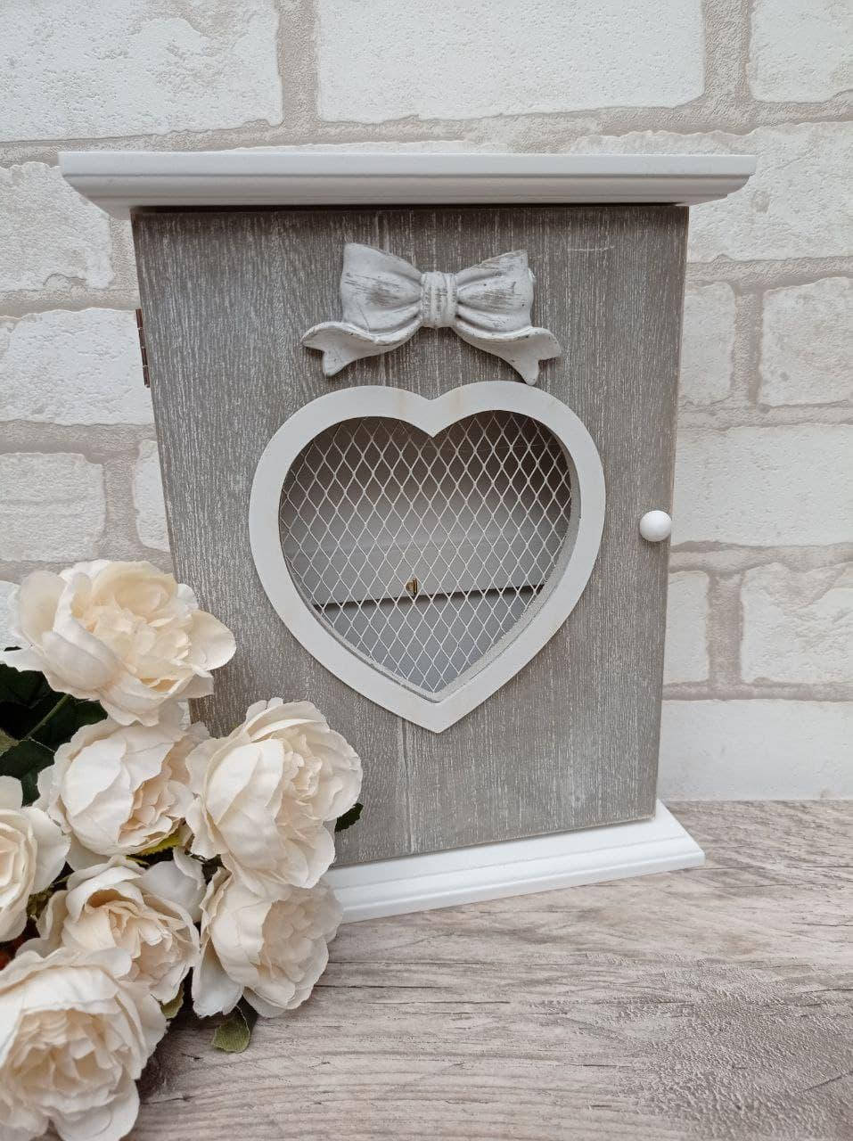 

Ключница настенная на 6 ключей, дерево, 21х27см