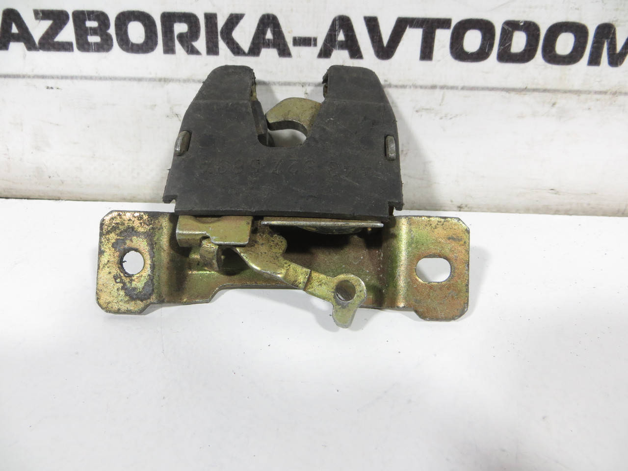 

Замок крышки багажника Audi 100 C3 (1982-1991) ОЕ: 443827505A