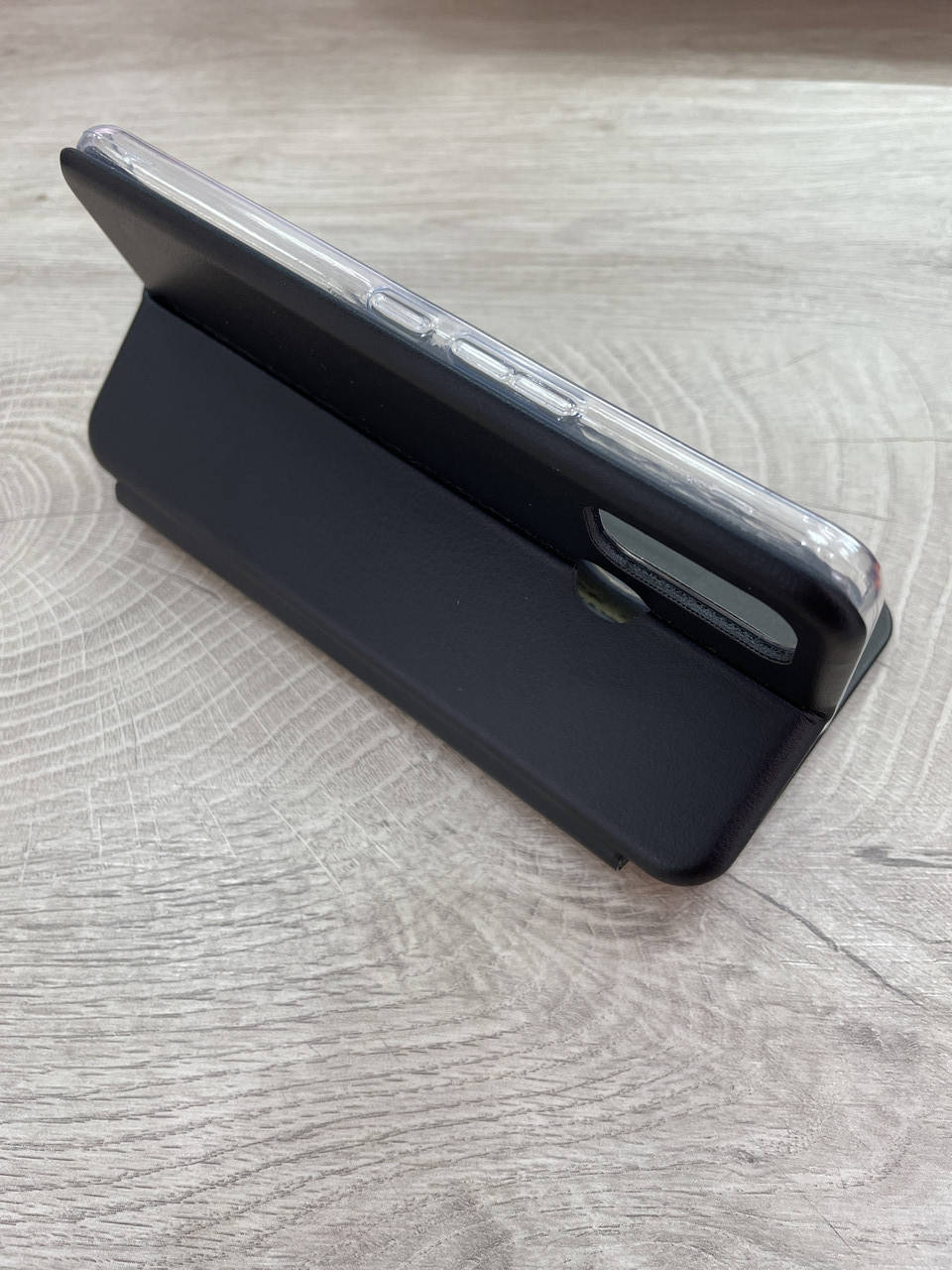 

Чехол-книжка на Tecno Spark 7 противоударный черный