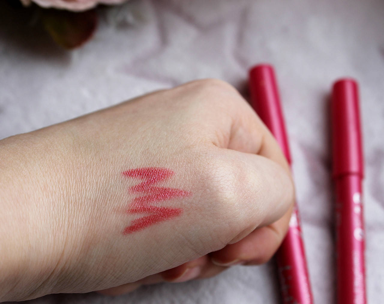 

Карандаш для губ 3D pencil High Gloss long lasting smooth Miss Demi Cosmetics