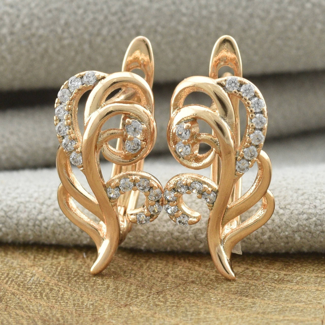 

Серьги Xuping 30972 размер 16х8 мм вес 2.1 г белые фианиты позолота 18K