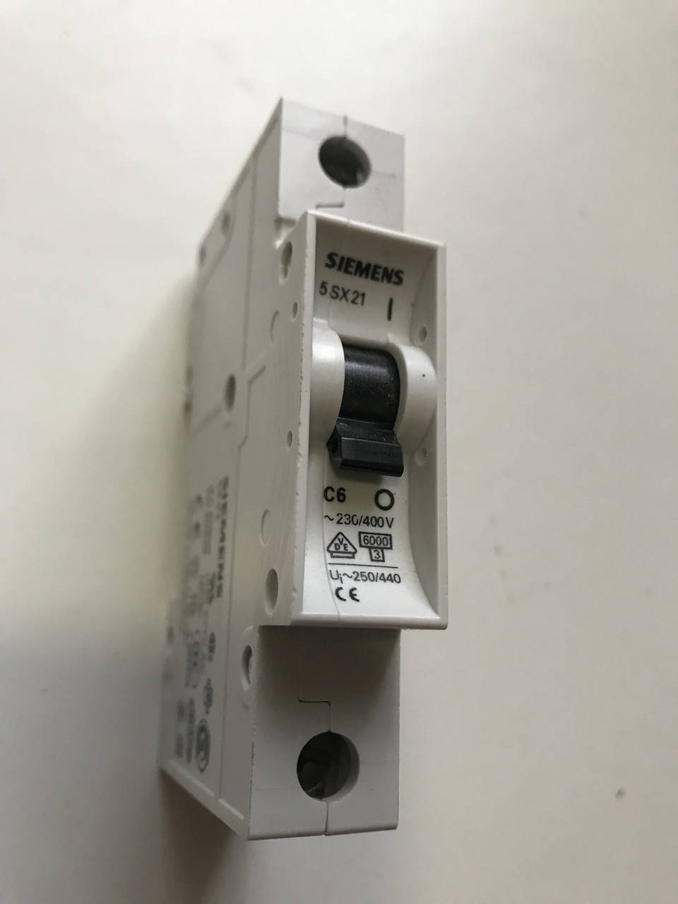 

Автоматичний вимикач Siemens 5SX21 C6 6A 1Pol